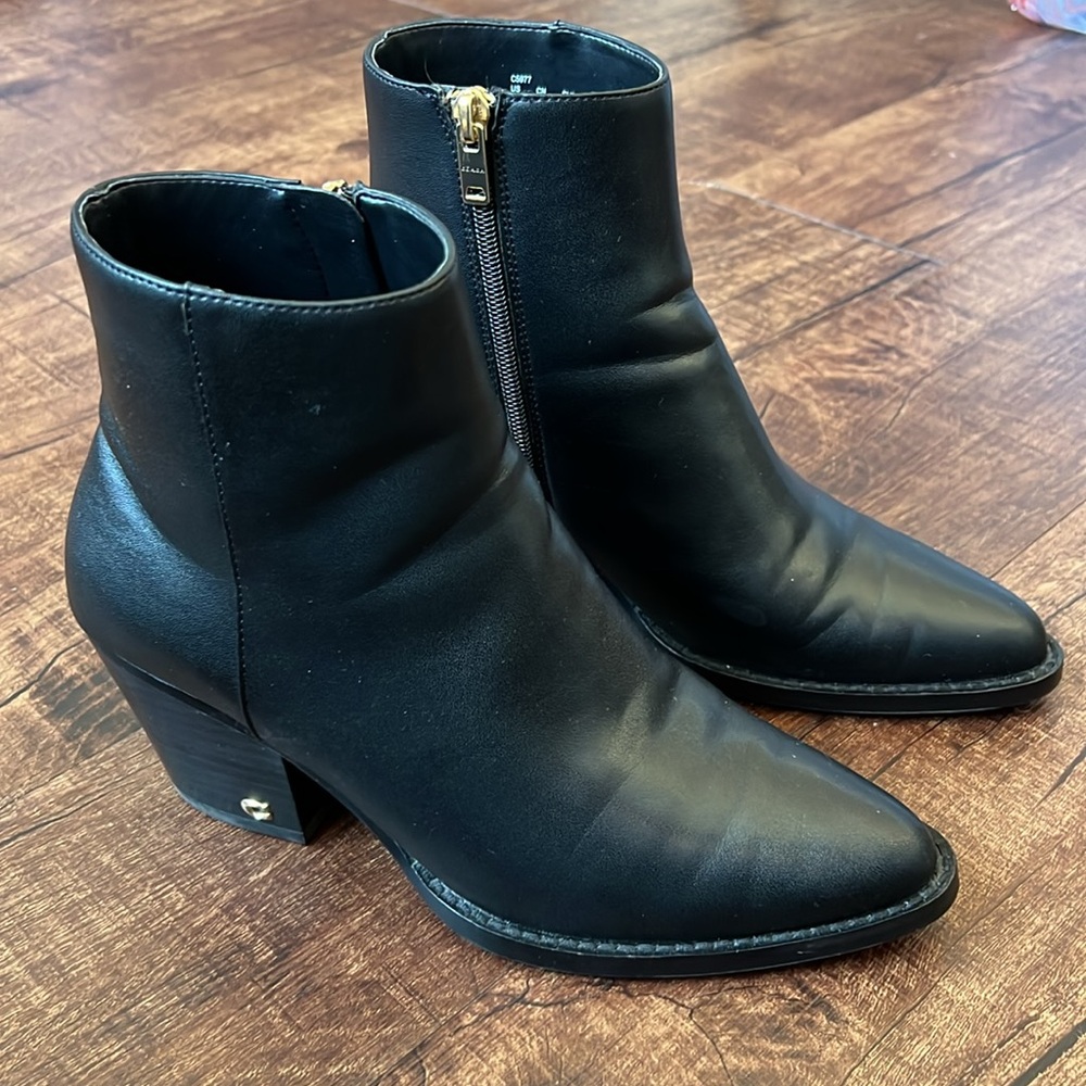 Worn twice Coach Pacey pointed toe black leather booties ankle boots classy 7 - Picture 2 of 16